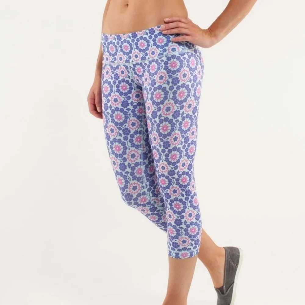 Lululemon Wunder Under Cropped Twiggy Printed Power Purple/Aquamarine Size 8